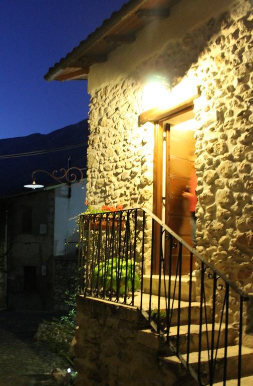 Bed and Breakfast Le Pagliare Del Gran Sasso Assergi Exterior foto