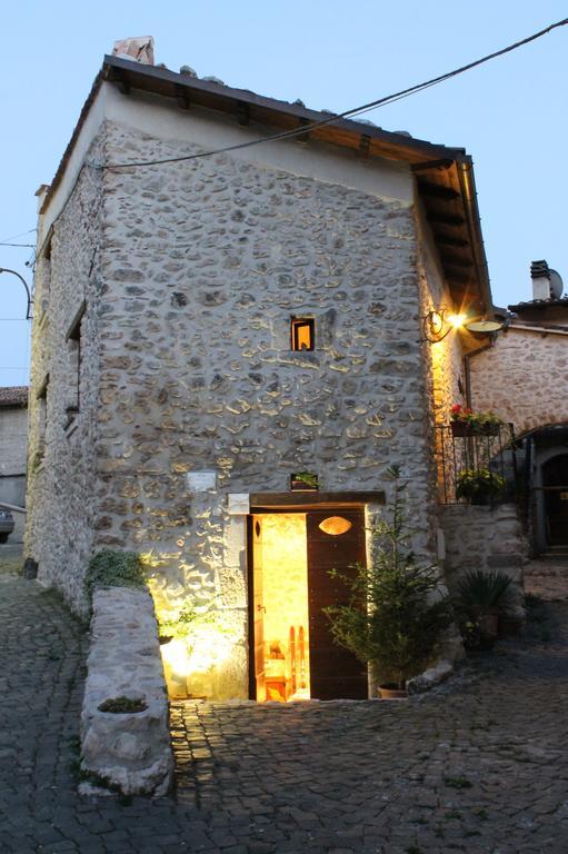 Bed and Breakfast Le Pagliare Del Gran Sasso Assergi Exterior foto