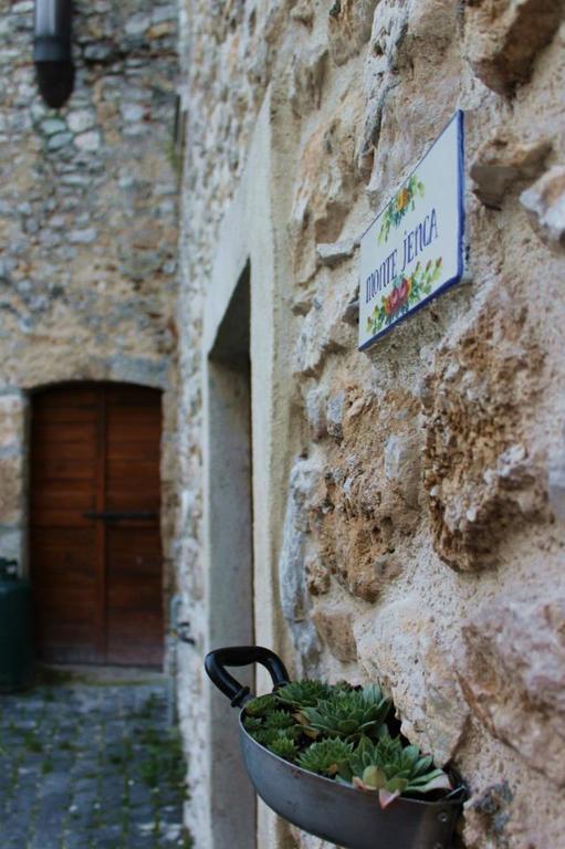 Bed and Breakfast Le Pagliare Del Gran Sasso Assergi Exterior foto
